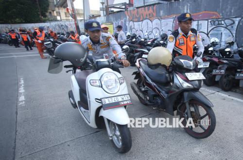 Hundreds of Illegally Parked Motorcycles at Lebak Bulus MRT Depot Cleared by Officials