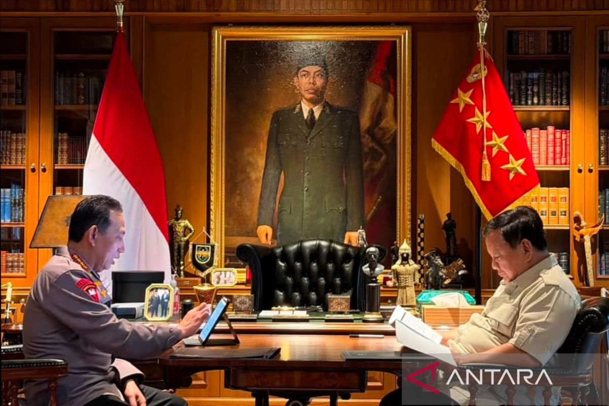 In Hambalang, Prabowo Calls Police Chief to Request Report on Police Transformation