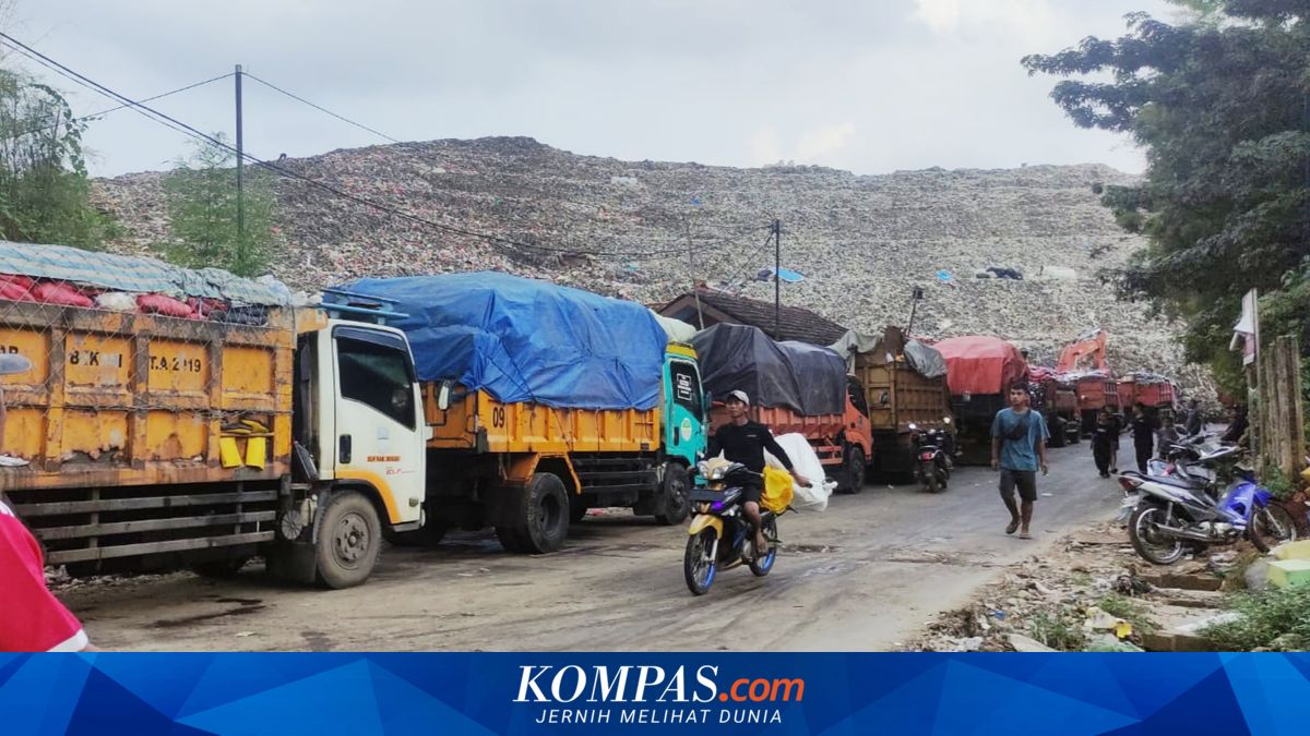 Heavy Equipment at Burangkeng Landfill in Bekasi Halts Operations, DLH Ensures Truck Queues Under Control