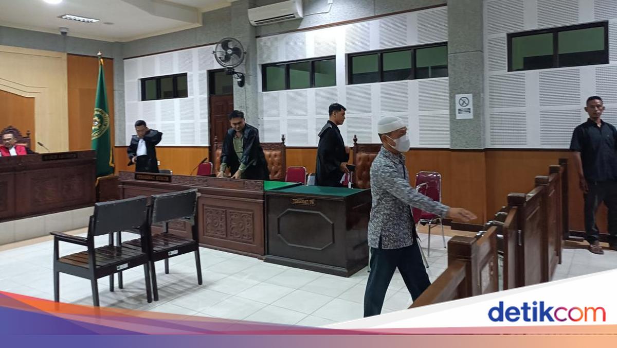 Village Head in West Lombok Sentenced to 2 Years for Selling Communal Land