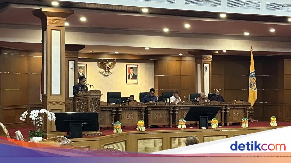 Giri Prasta Responds to Concerns Over Inconsistencies in Bali's Regional Tax and Levy Regulation Amendments