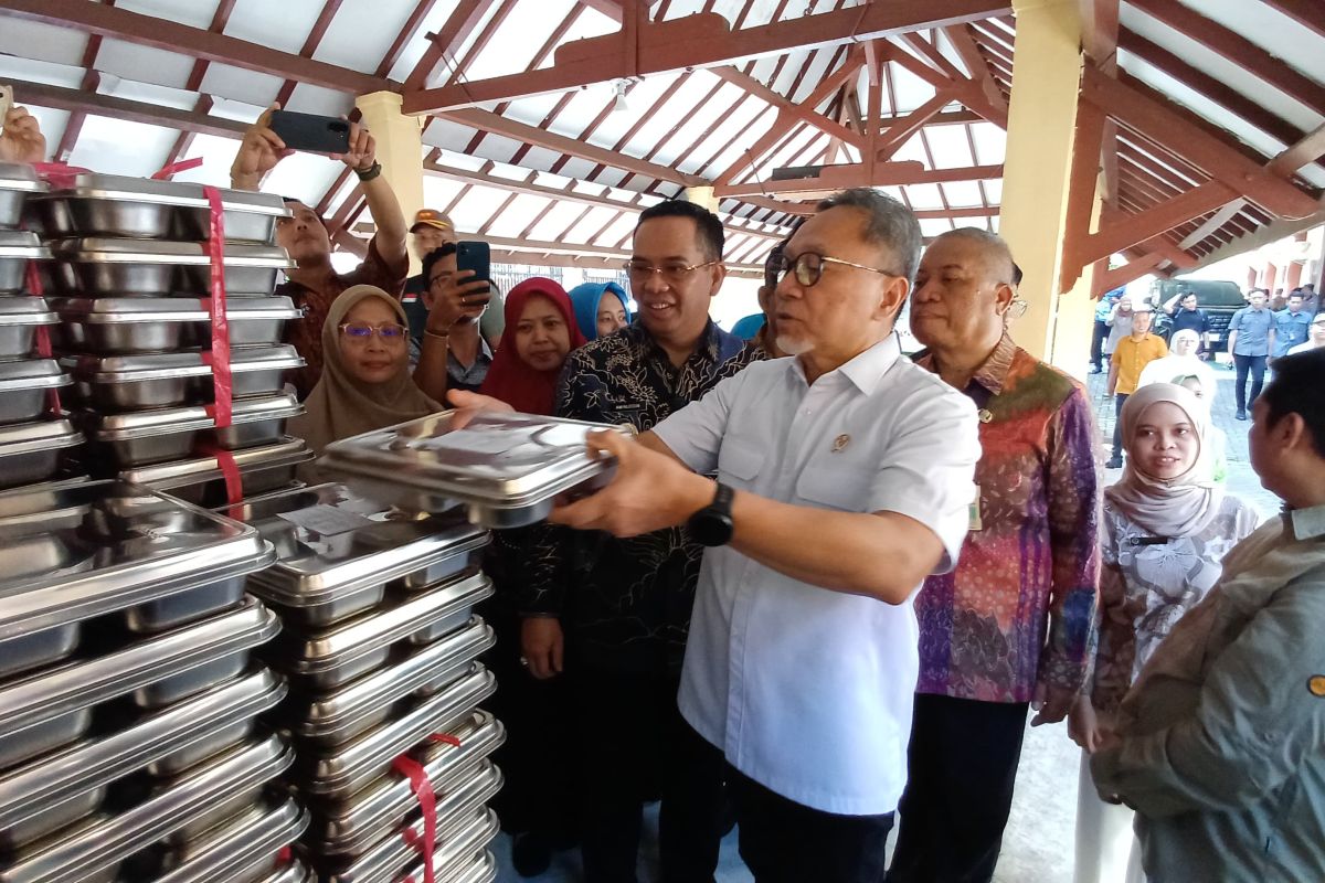 Coordinating Minister Zulhas: Schools Can Complain if MBG Menu is Inappropriate
