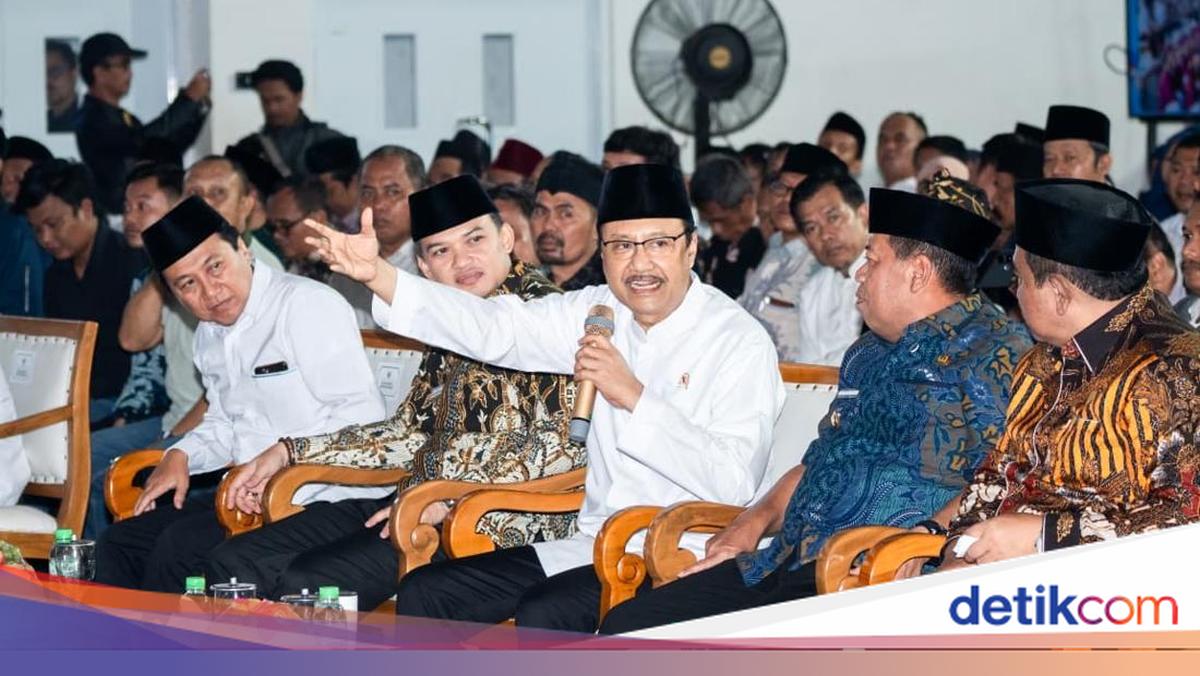To Majalengka, Gus Ipul Socialises DTSEN and Checks Progress of People's School