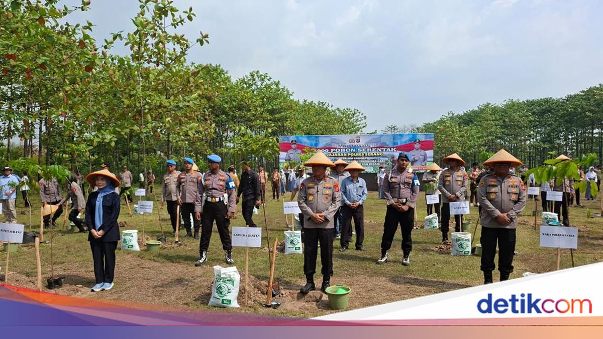 Clean Indonesia Movement: Serang Police Plant 3,000 Trees on Idle Land