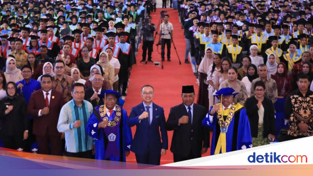 Eddy Soeparno Provides Scholarship for Top Graduate of Unpatti