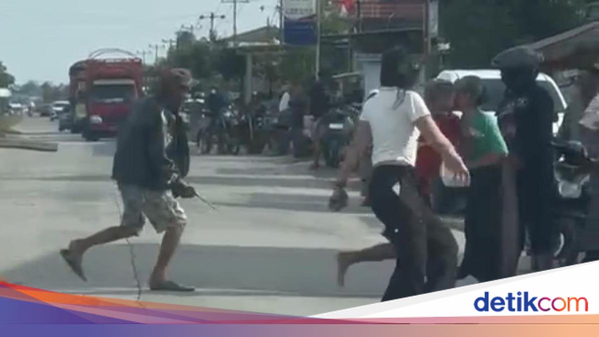 Two Men in South Sulawesi Duel with Sharp Weapons over Paddy Field Land Dispute