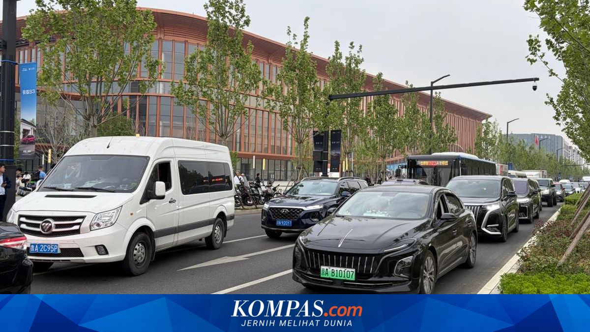 EVs Increasingly Prevalent in Beijing, Yet Blue Skies Remain a Challenge