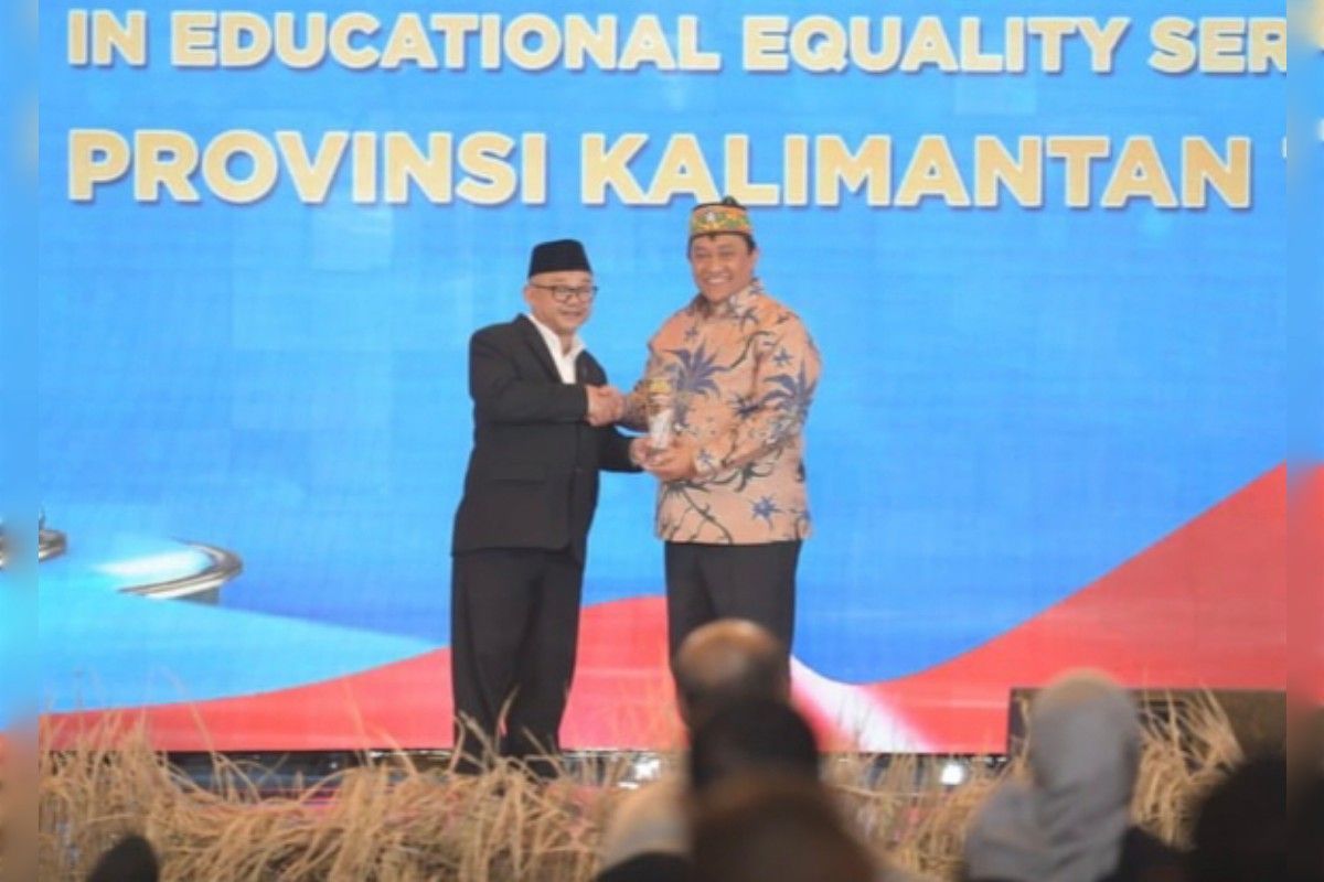 Central Kalimantan Receives Award for Successfully Promoting Inclusive Education Access