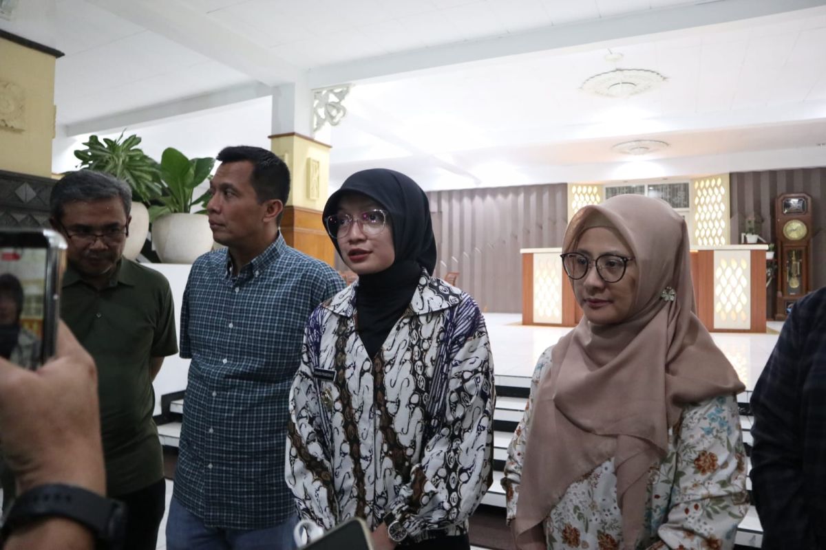 Kediri Mayor Emphasises Strict Oversight of Nutrition Service Units to Ensure SOP Compliance