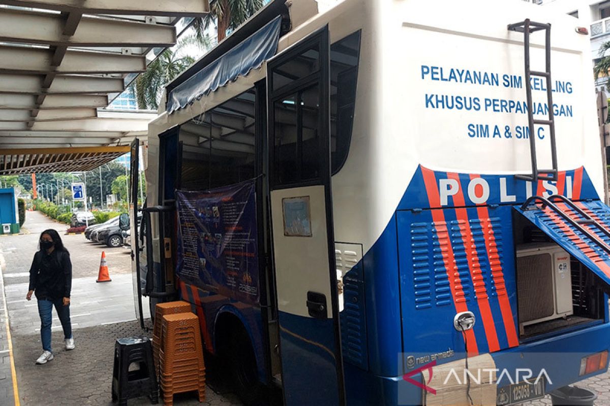 Sunday: Mobile SIM Services Available at Two Locations in Jakarta