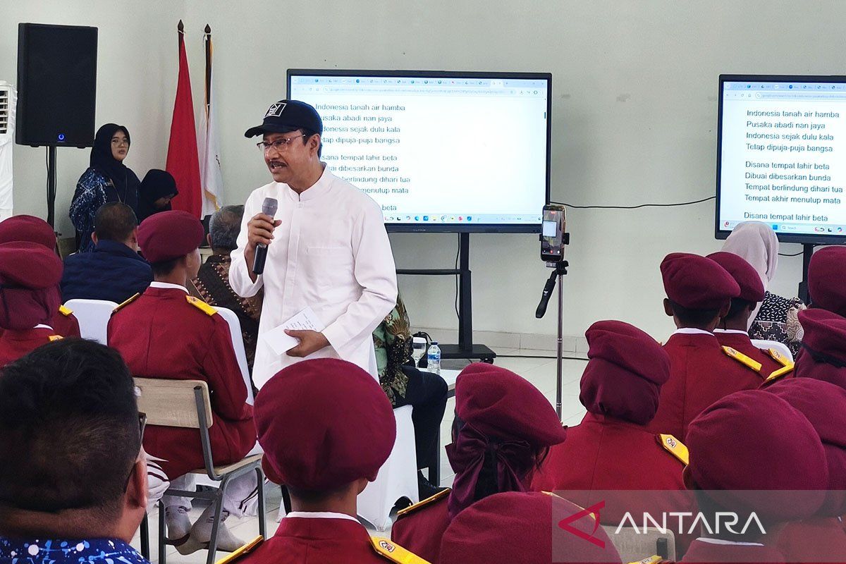 Social Minister says challenges of people's schools are starting to be addressed
