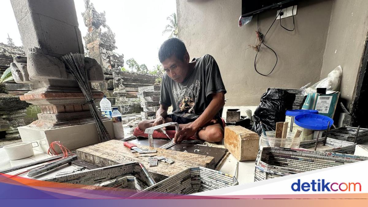 Not Rattan, Used Newspapers in Tirtayasa's Hands Become Beautiful Tissue Box-Bokor