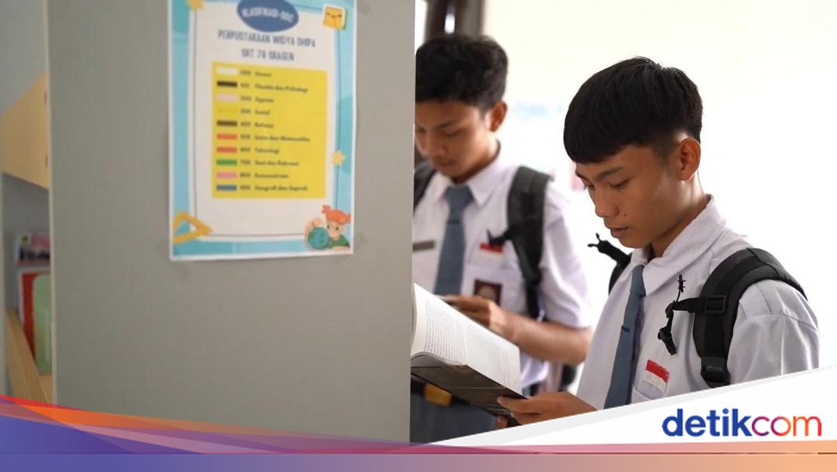 Thanks to People's School, This Farmer's Child from Sragen Can Return to Studying