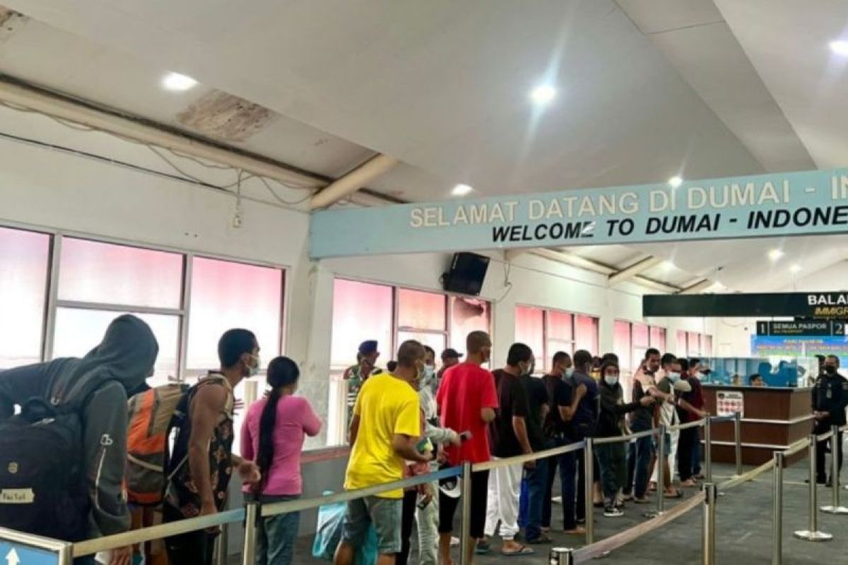 Riau BP3MI Receives 150 Non-Procedural Indonesian Migrant Workers Deported from Malaysia