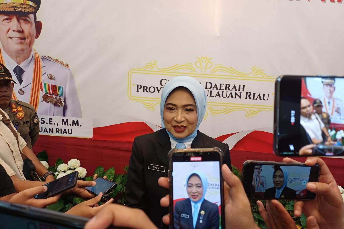 Kepri Governor Appoints Misni as Province's First Female Secretary