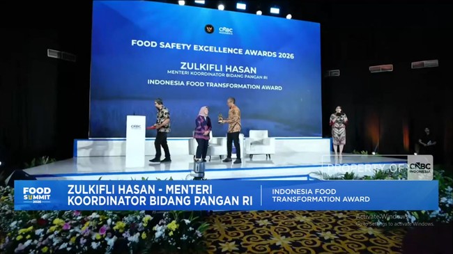 Video: Zulkifli Hasan Receives Indonesia Food Transformation Award