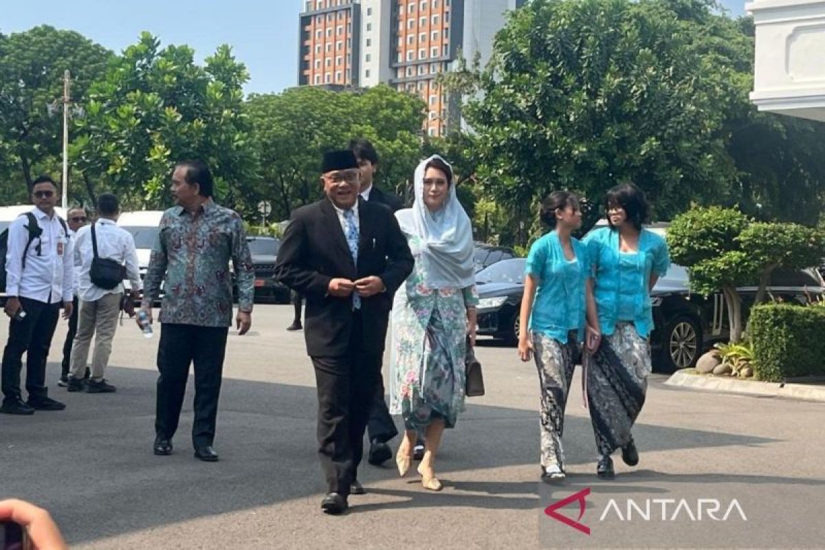 Cabinet Reshuffle: Dudung, Jumhur, and Hasan Nasbi Arrive at the Palace