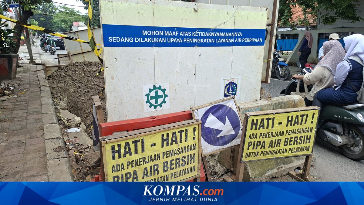 Drinking Water Pipeline Project Leads to Traffic Engineering on Several Roads in South Jakarta's Pesanggrahan