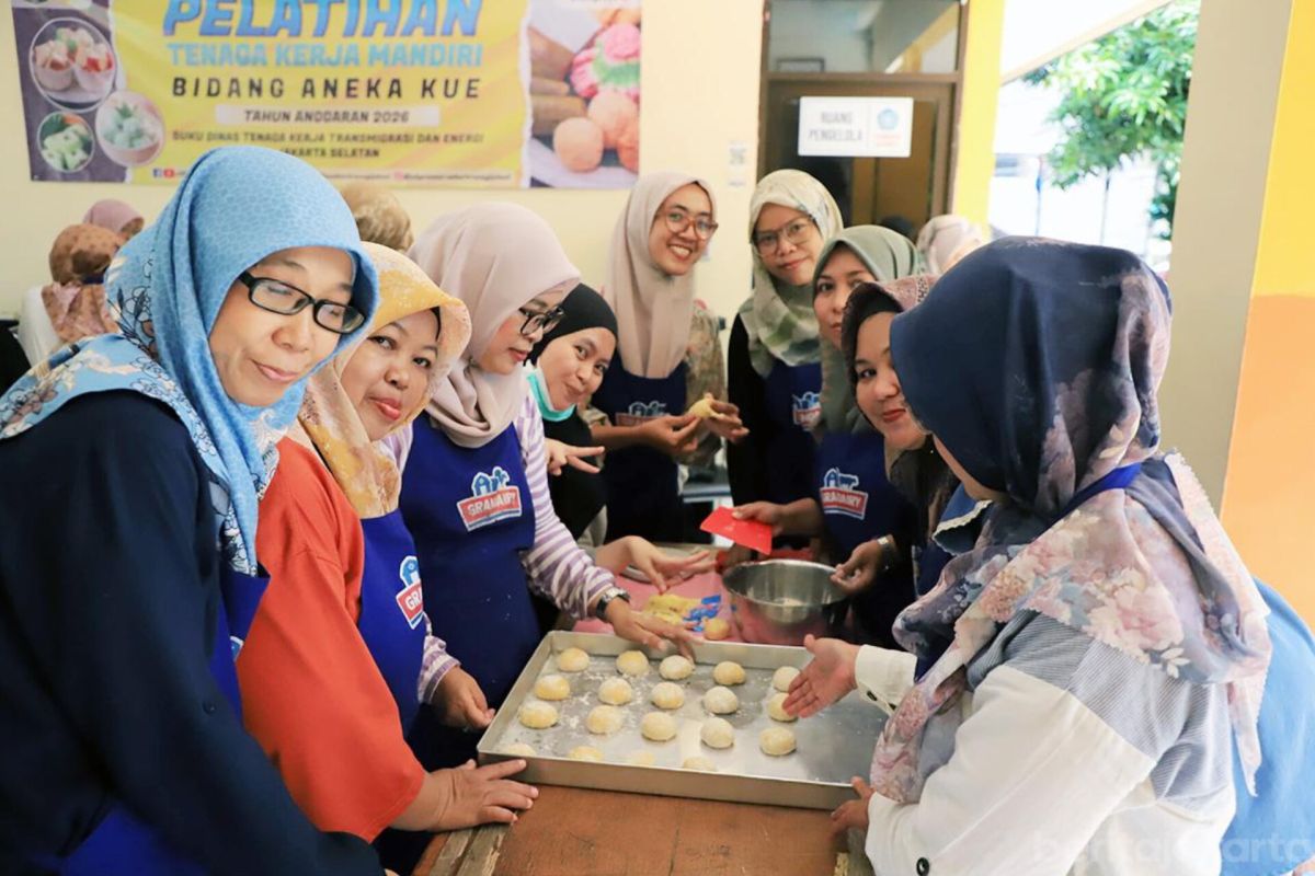 South Jakarta Offers Free Training on Various Pastries at RPTRA Taman Sawo