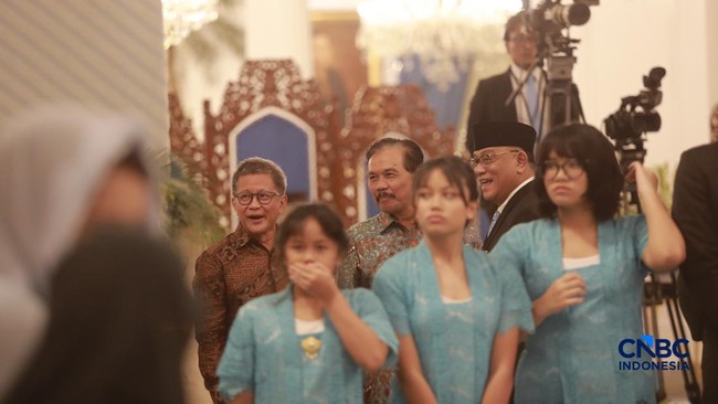 Chat with Cabinet Secretary Teddy, Rocky Gerung Touches on Ethics