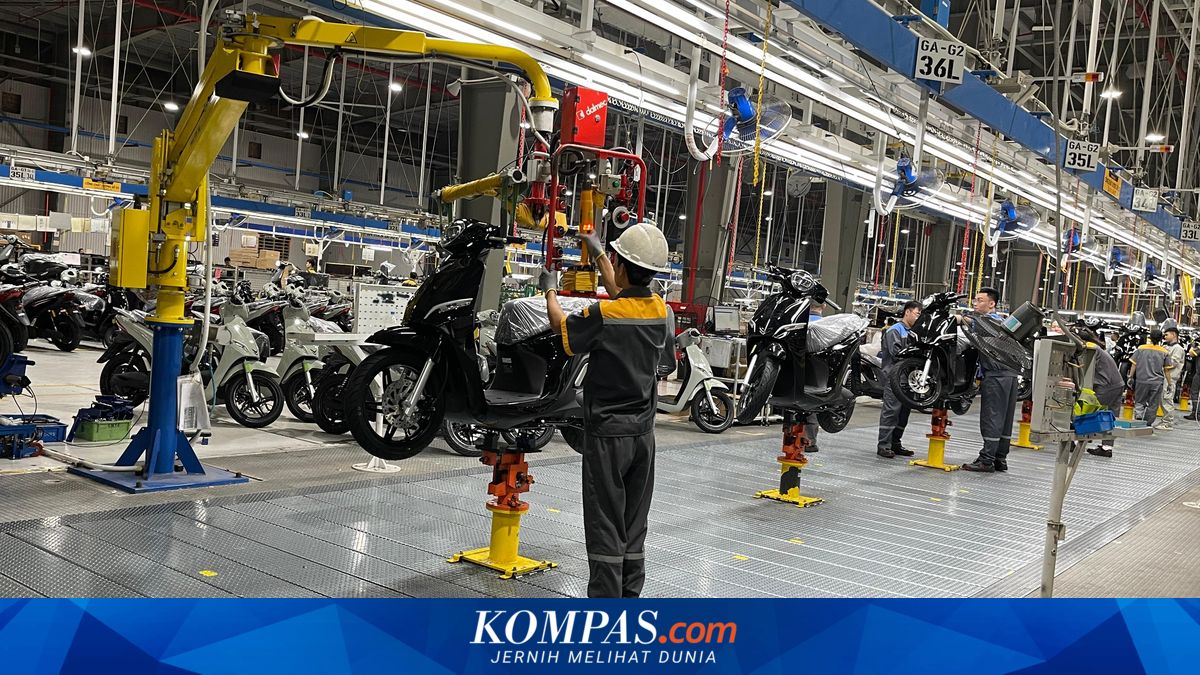 A Peek into VinFast Motorcycle Production: Automatic Robots & Advanced Technology