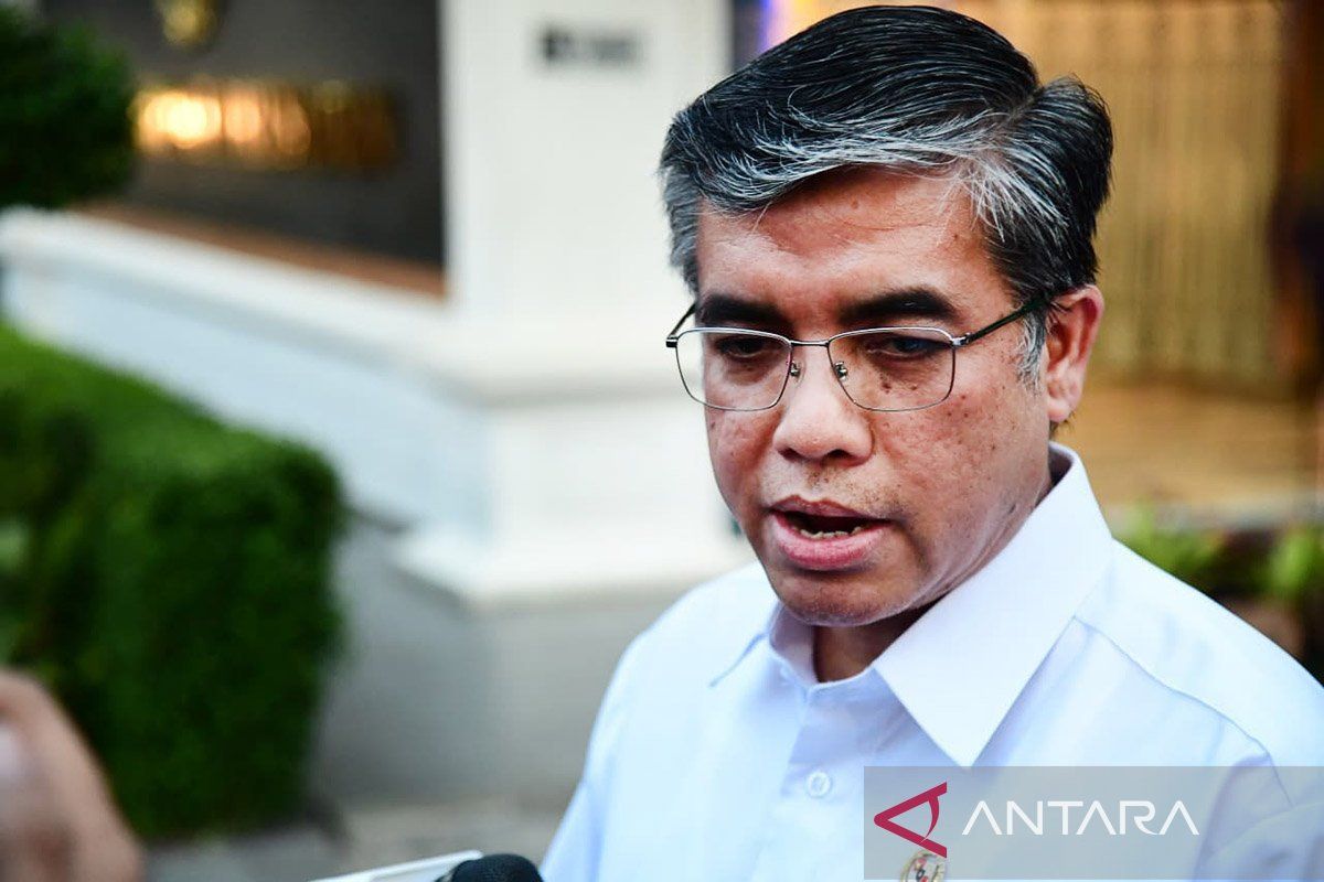 Prabowo Receives Report from Manpower Minister on National Internship Programme Achievements