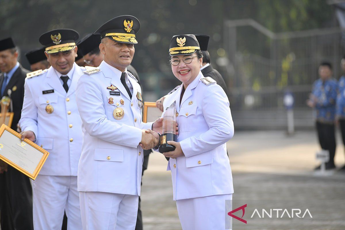 Semarang City Receives Two Awards on Regional Autonomy Day