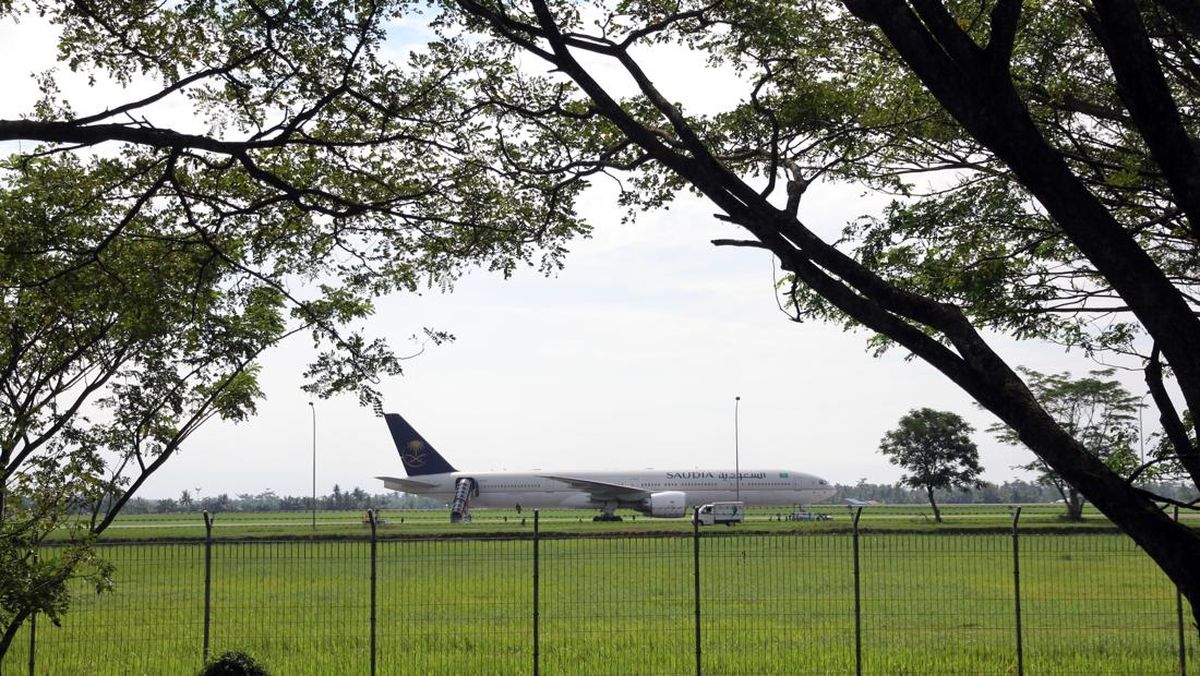 Hajj Aircraft Makes Emergency Landing in Medan