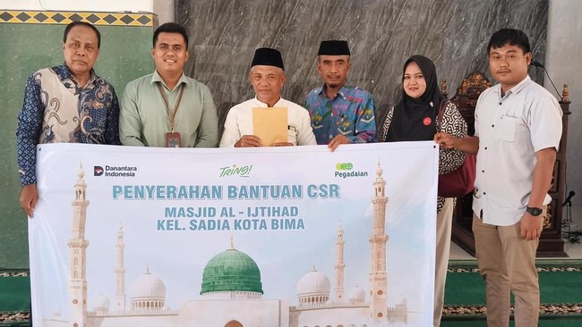 Pegadaian Donates Worship Equipment to Al Ijtihad Mosque in Bima