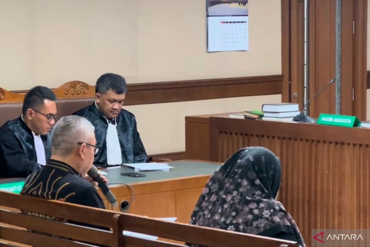 Former Pertamina Director Seeks Acquittal in LNG Corruption Case