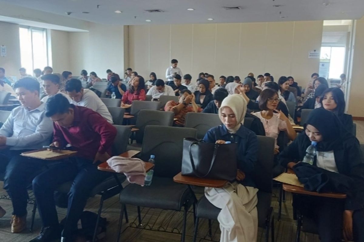 West Jakarta facilitates interviews for 139 job seekers with companies