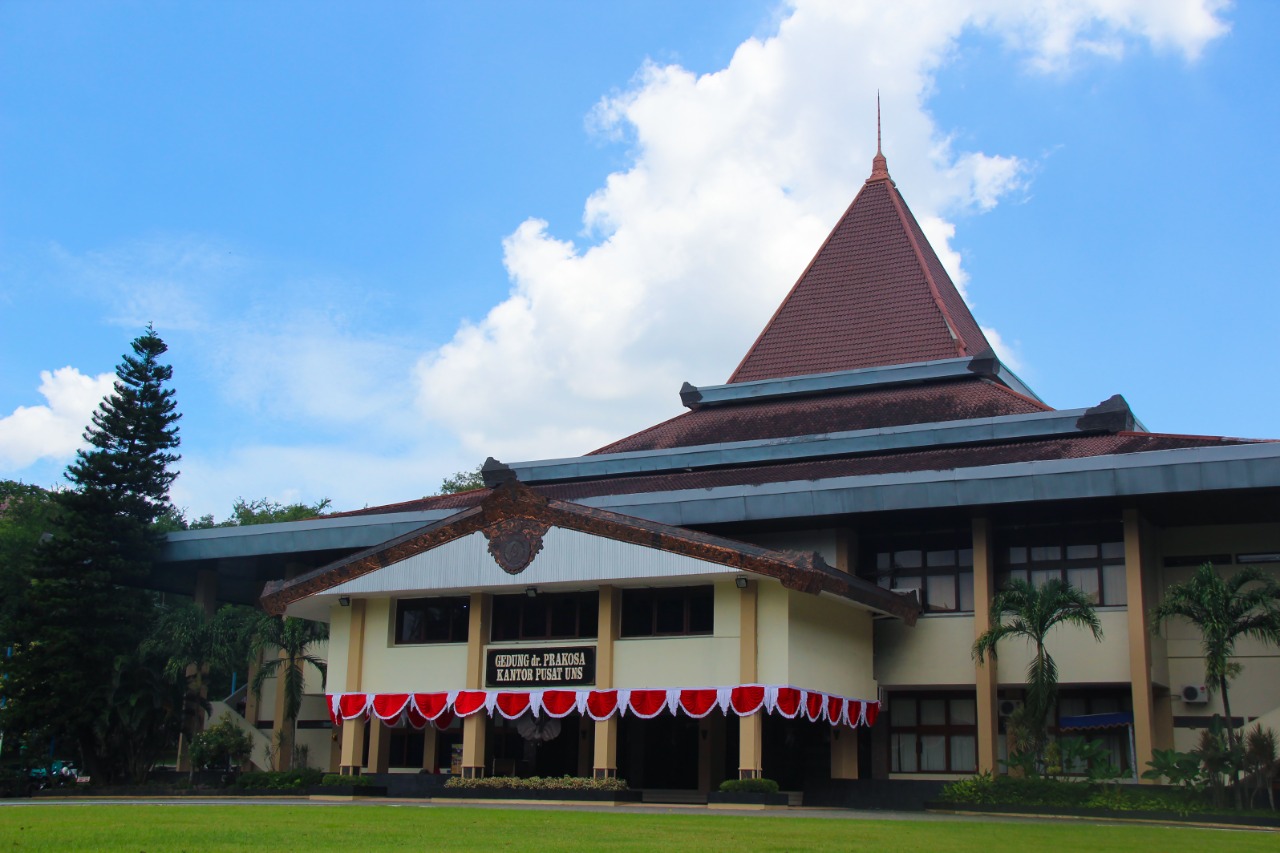 UNS Lecturer Presents Indonesia's Economic and Business Conditions at International Seminar