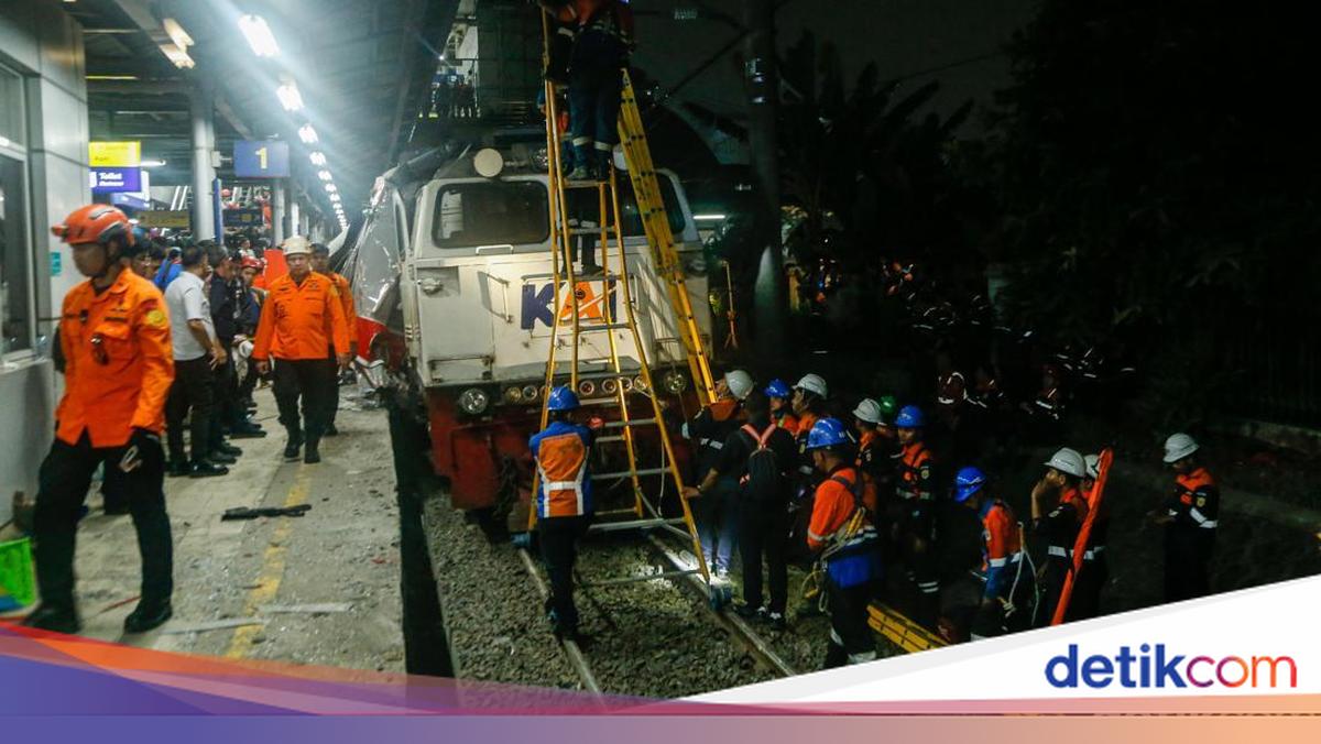Bekasi Train Accident Death Toll Rises to Seven, Three Still Trapped