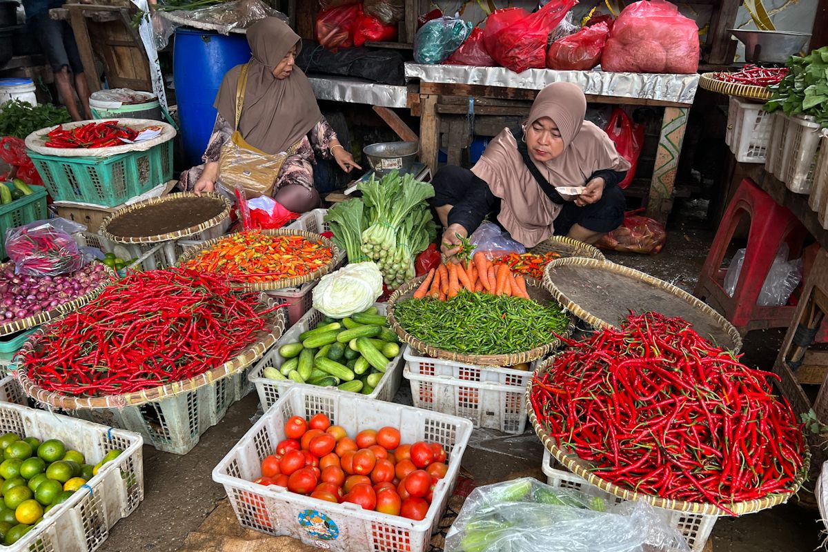 On Tuesday, red cayenne pepper prices exceed Rp165,000/kg, eggs Rp44,100/kg