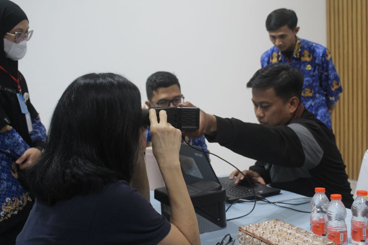 Thousands of inmates in prisons and detention centres in Jakarta receive civil registration services