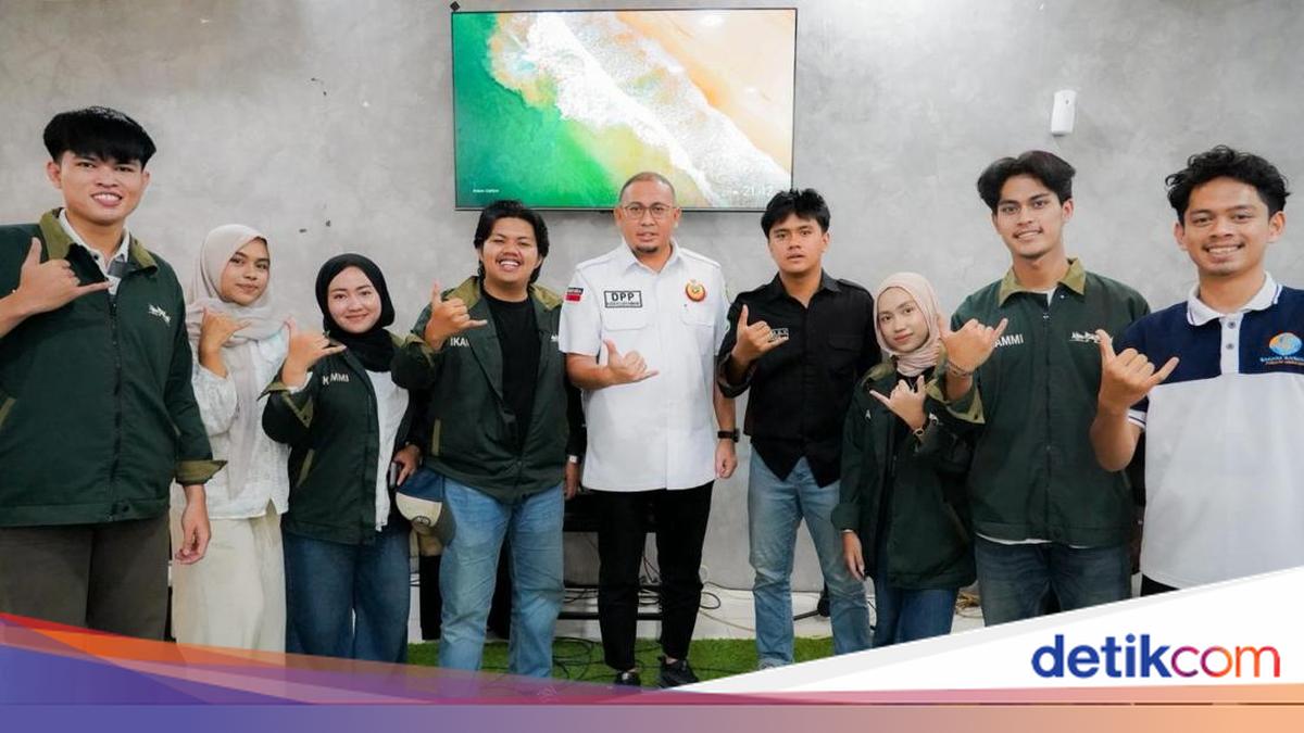 Andre Rosiade Engages with Minang Students in Semarang to Absorb Aspirations and Provide Assistance