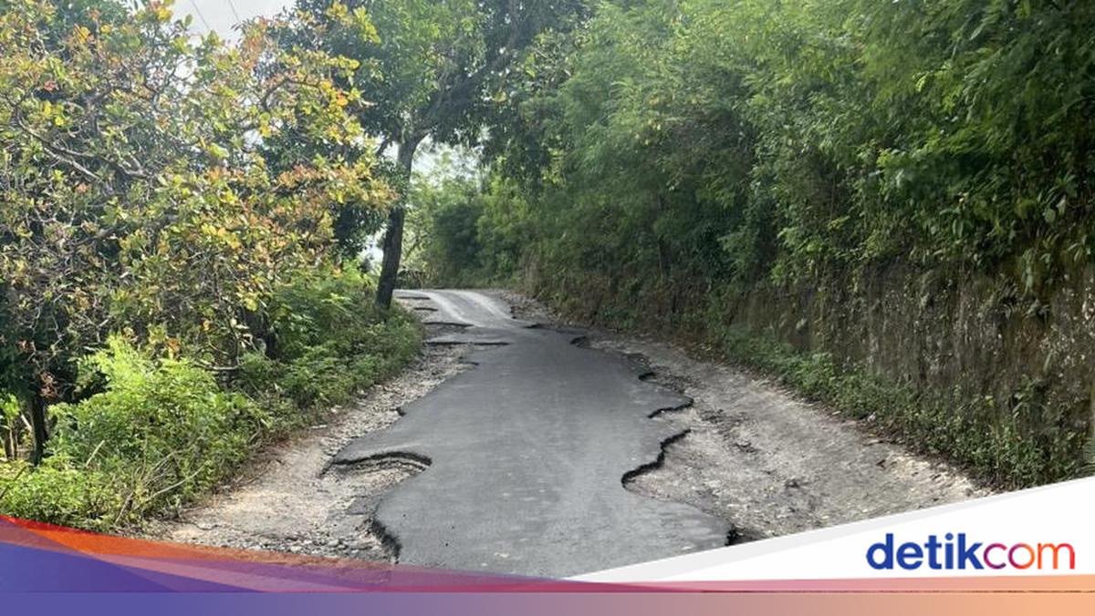 Asphalt Prices Soar, Road Repair Projects in Nusa Penida Delayed