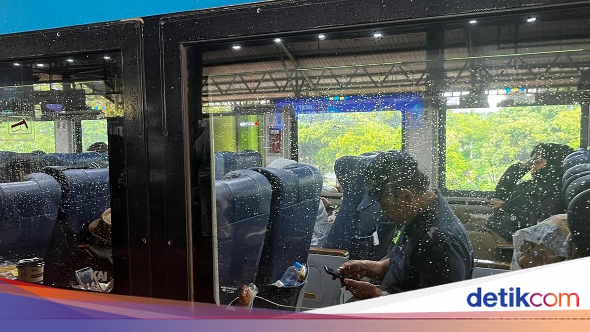 Passengers' Stories on Trains: Loyal Waiting Despite Delays Due to Bekasi Accident