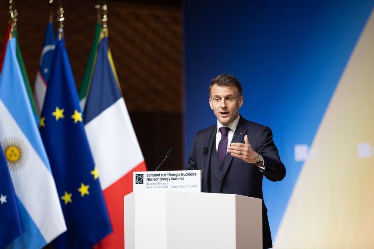 French President says he will continue exchanges with Iran