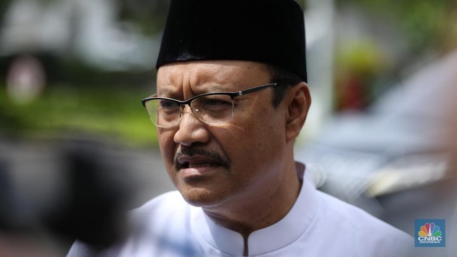 Social Affairs Minister Examines Empowerment for Families of KRL-KA Agro Bromo Collision Victims