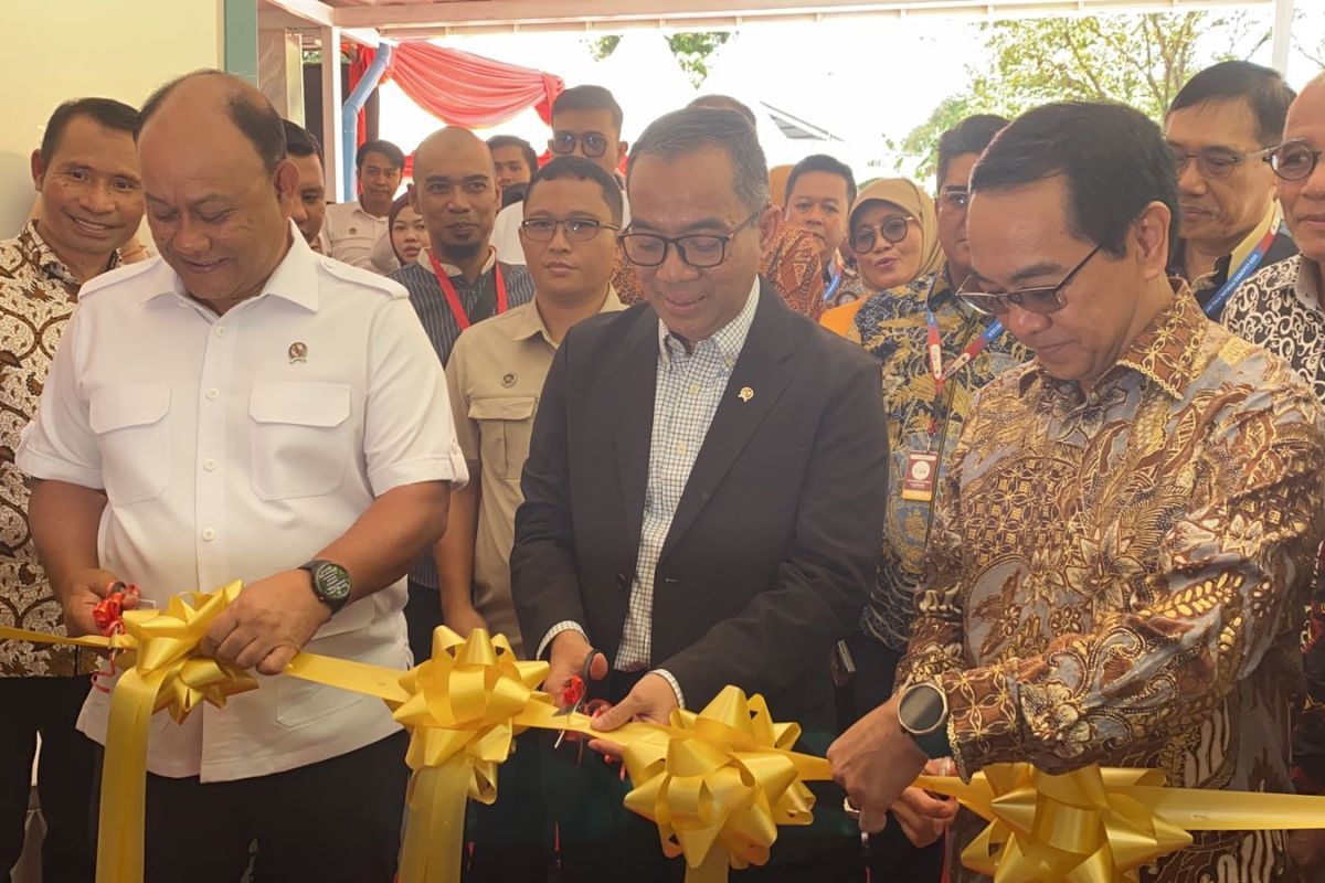Minister of Higher Education, Science, and Technology and Head of National Nutrition Agency Inaugurate Unhas MBG Kitchen