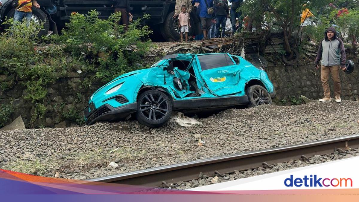 Scene of the Wrecked Taxi that Triggered the Bekasi Train Collision