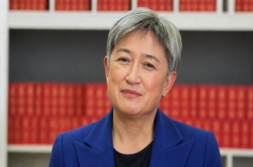 Australia's Kangaroo Land Becomes Western Nuclear Submarine Base, Yet Foreign Minister Heads to China