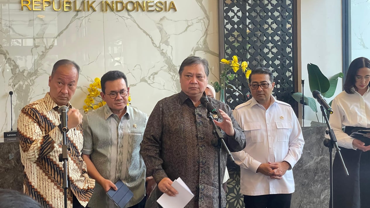 Airlangga: LPG and Plastic Raw Material Imports Tax-Free for the Next Six Months