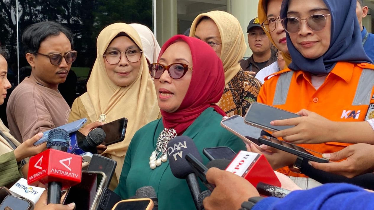 Minister for Women's Empowerment and Child Protection Proposes Moving Women's-Only Carriage to the Middle Following Bekasi Timur Train Crash