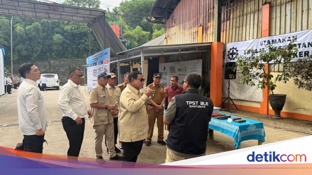 Prabowo, Accompanied by Jumhur Hidayat, Inspects Waste Processing into Tiles in Banyumas