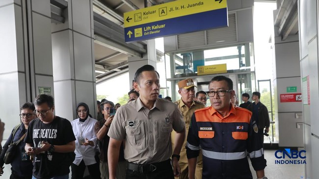 AHY Visits Site of Train Collision in East Bekasi