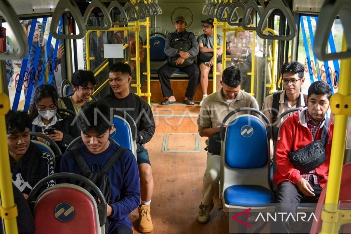 These are Transjakarta's route options from and to Bekasi