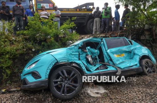 Ministry of Transportation to Evaluate Green SM Taxis Following Train Collision in Bekasi