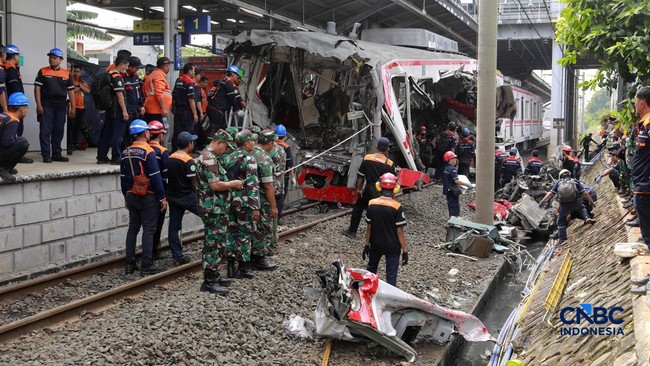 AHY Announces 15 Deaths from Collision Between KA Argo Bromo and KRL